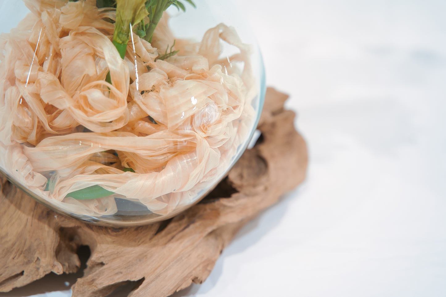 木の香り漂うフラワーベース