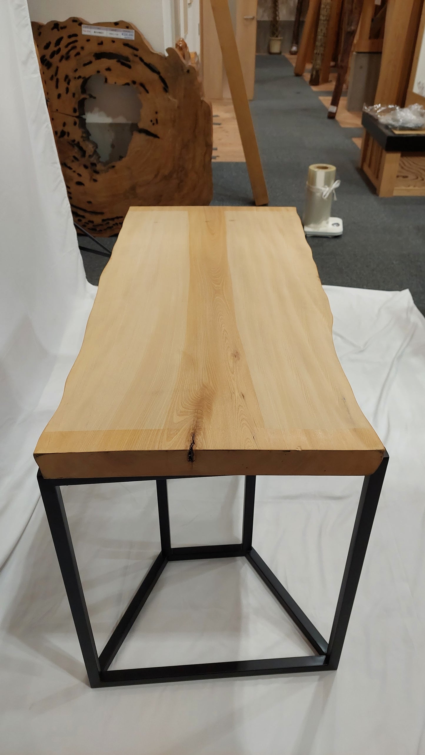 C0011 イヌマキ 無垢一枚天板 1,430mm × 300~410mm × 10mm